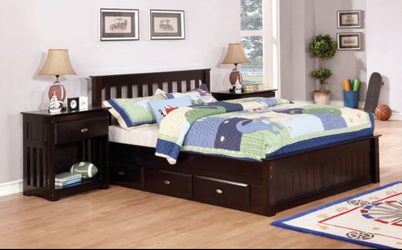 Full size platform bed with 3-drawers under bed storage or trundle. Special Offer.