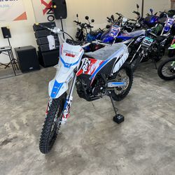 APOLLO DIRT BIKE 250cc