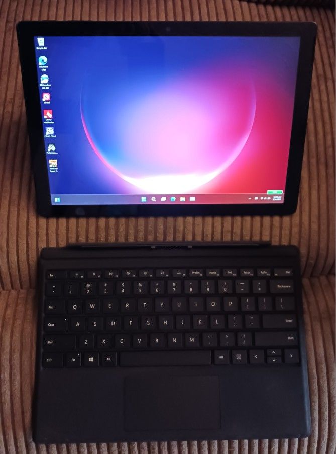 Touchscreen Microsoft Surface PRO 7 12.3" Intel Core i5 10th Gen 8 GB RAM 256 GB SSD Hi Def LCD Dual Webcam Windows 11