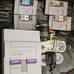 Super Nintendo Console Bundle! 4 games & 2 Controllers! SNES! Super Mario World!