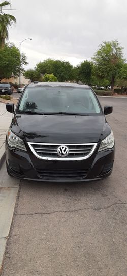 2014 Volkswagen Routan SE