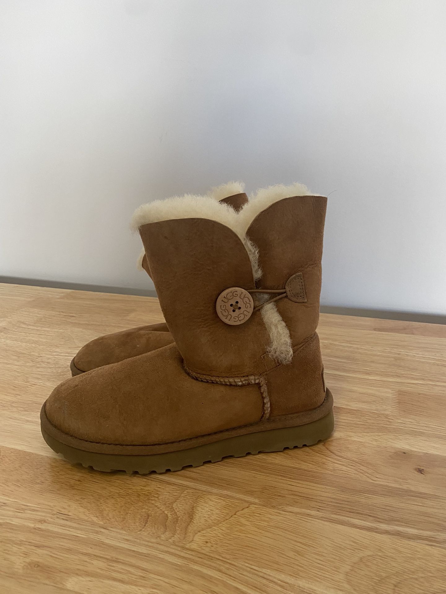 Ugg’s Girls Bailey Button II