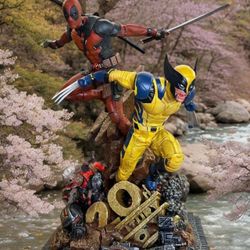 Wolverine vs Deadpool dioramas