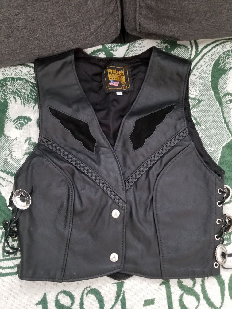 Protech Leather Vest size 6. $20