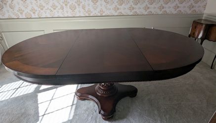 Pineapple design wooden dinning table excellent condition