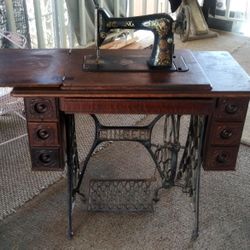 Singer Sewing Table
