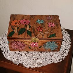 VINTAGE HANDMADE HAND CRAFTED HIGH QUALITY PAINTED WOODEN FLORAL WILD FLOWER SOUTHWESTERN JEWELRY STORAGE BOX