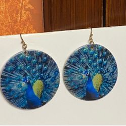 mothers of pearl shell Round Earrings painted turquoise peacocks
