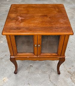 Vintage Solid Wood Side Table – Traditional Style