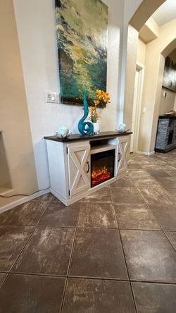 Beautiful and cute white fireplace /tv stand in excellent condition