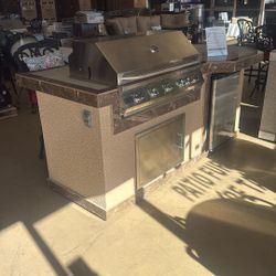 8FT Kokomo BBQ Island W/ Bar Seating And Fridge!