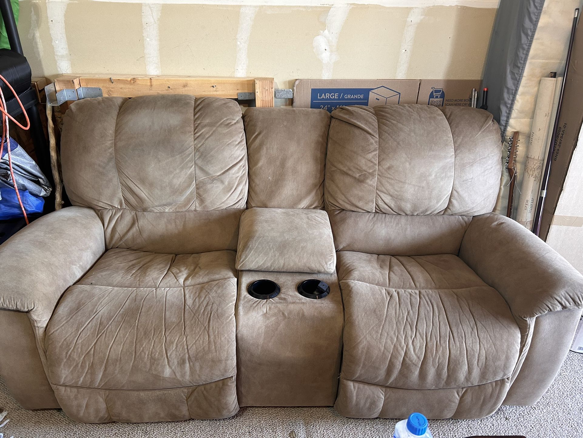 Electronic reclining couch