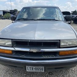 FOR PARTS ONLY 2001 chevy blazer s10 4.3L v6 4L60/ solo para PARTES s10 blazer 