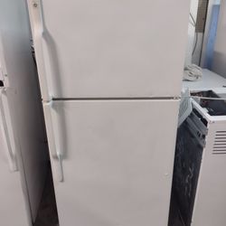 Nice apartment sized fridge, delivery available!!!