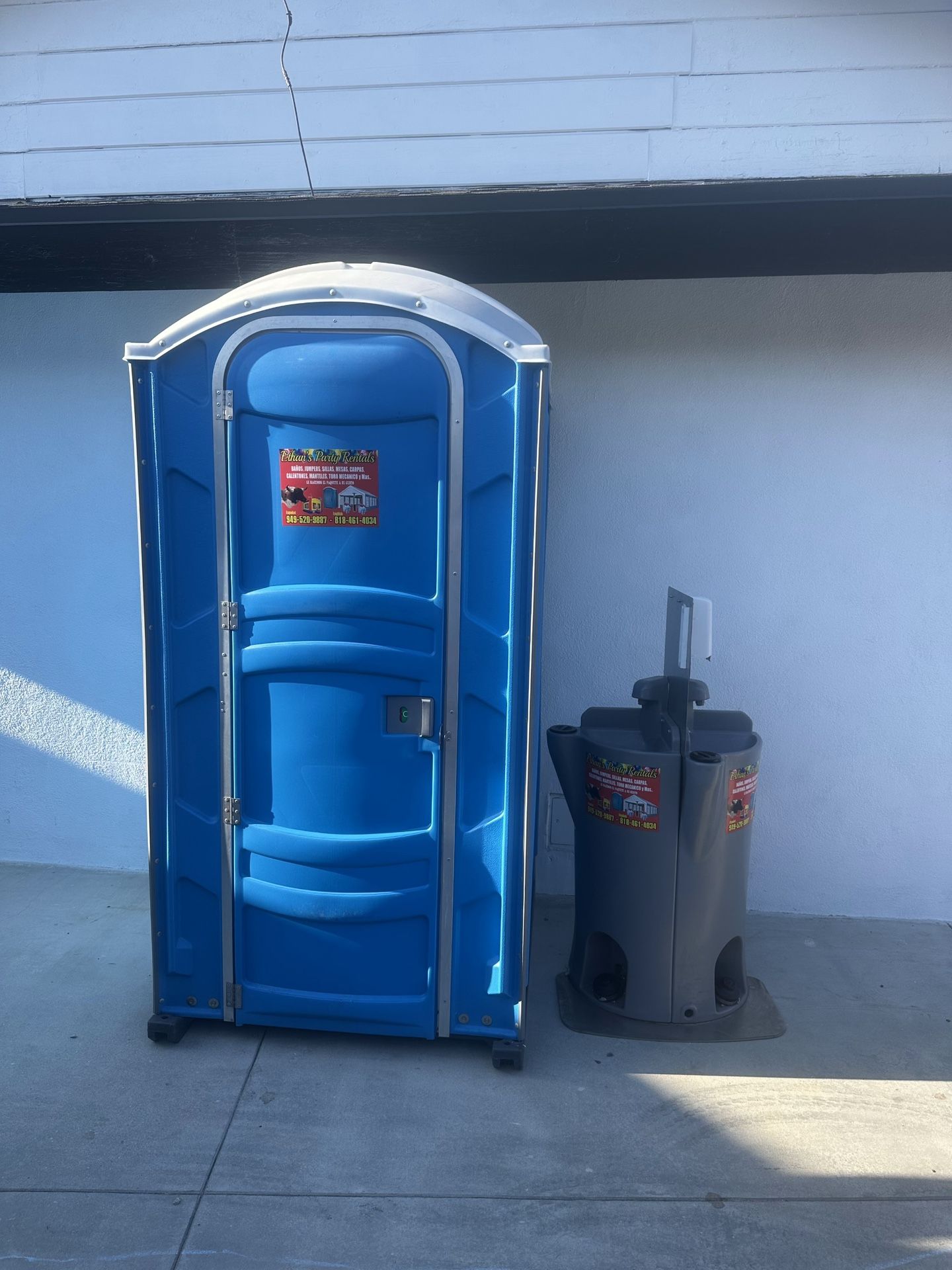 Porta potty w sink