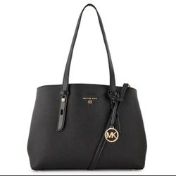 Michael Kors Hamilton Navy Blue Saffiano for Sale in Charlotte, NC - OfferUp