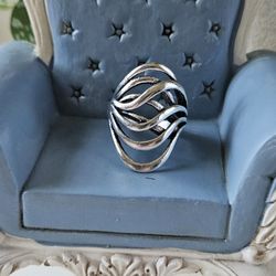 silver swirly loop oval size 8 ring