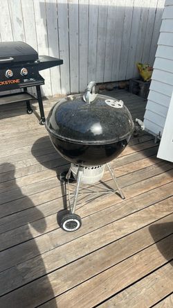 Weber deluxe charcoal grill