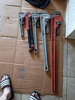 Assorted pipe wrenches