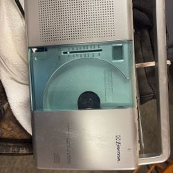 Emerson portable CD player and AM/FM radio