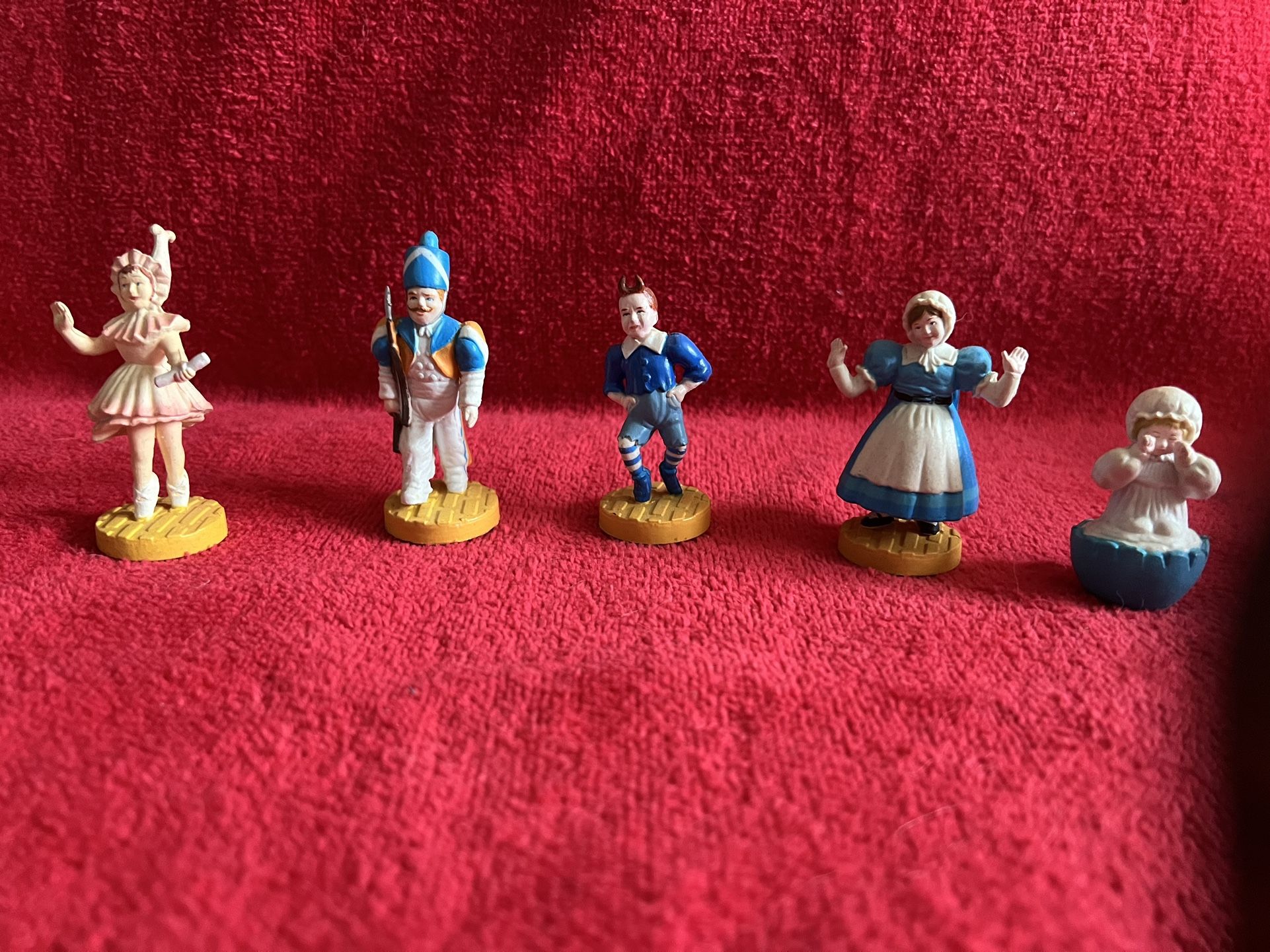 Lot of 5 1988 Wizard of Oz Figurines Munchkin, Ballerina, Baby