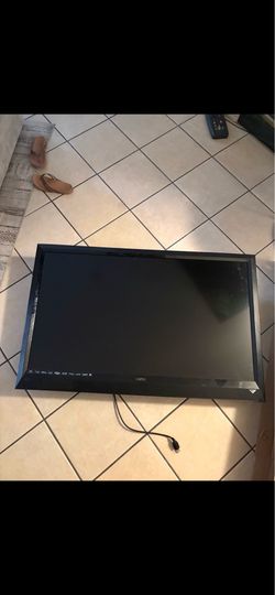 Vizio Flat Screen TV w/ Wall Mount
