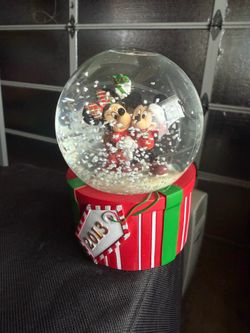 Disney Mickey and Minnie mouse Christmas Globe