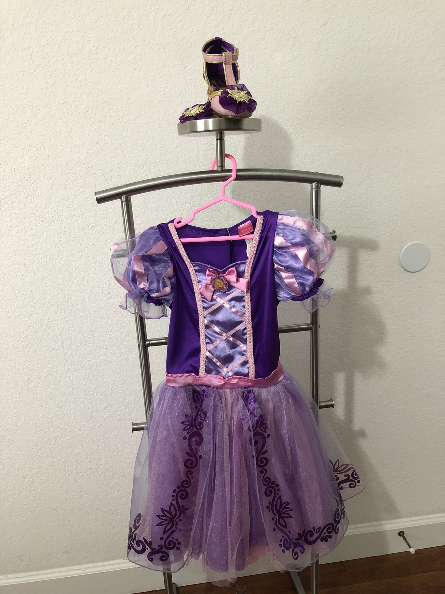 Rapunzel Costume 4/5T (Dress and Shoes)