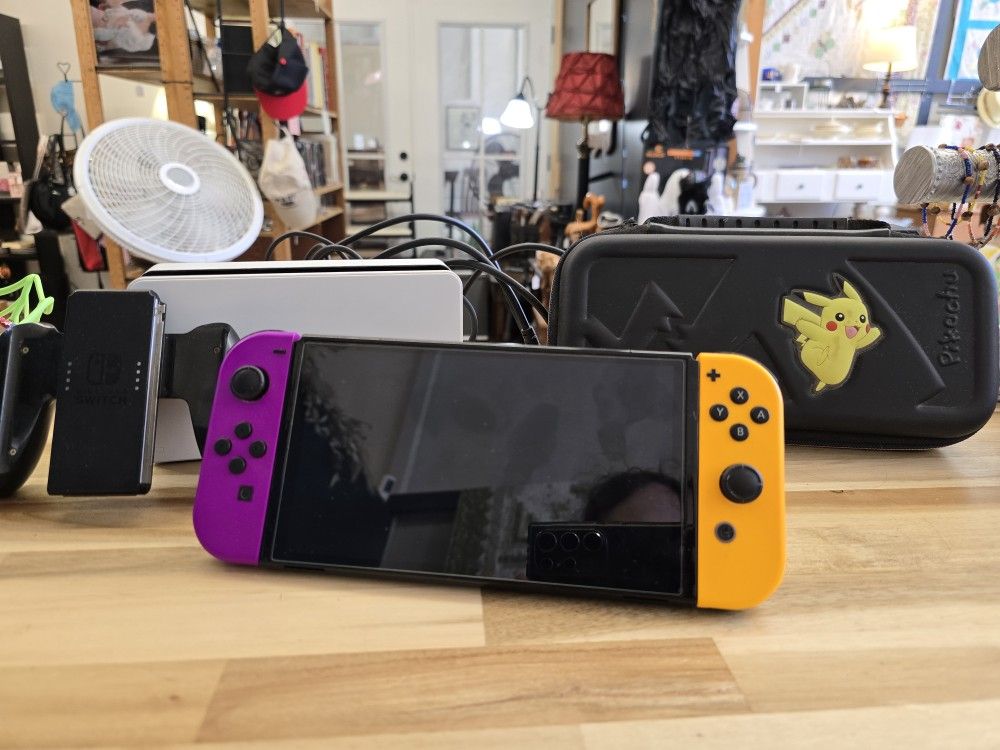 Switch OLED w/ Screen Protector and Carrying Case