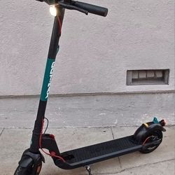 Gotrax Apex Pro. Lightly Used Great Condition. Charger Included 