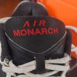 NIKE SHOES 
AIR MONARCH 9.