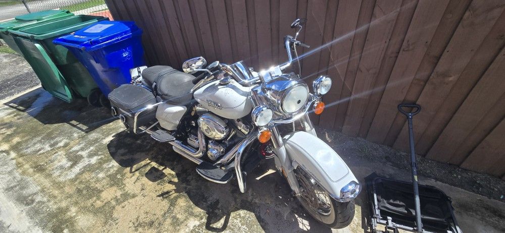 2009 Harley Davidson Roadking For Sale!!!