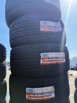 Arroyo Ultra Sport A/S 305/40R22 114V XL Tires
