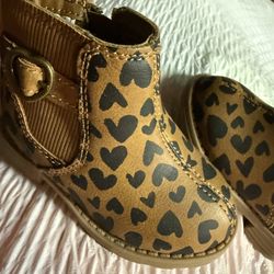 Kids Size 4 Excellent Condition !! Located In Pacoima 91331