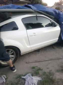 2006 Ford Mustang shell and some parts