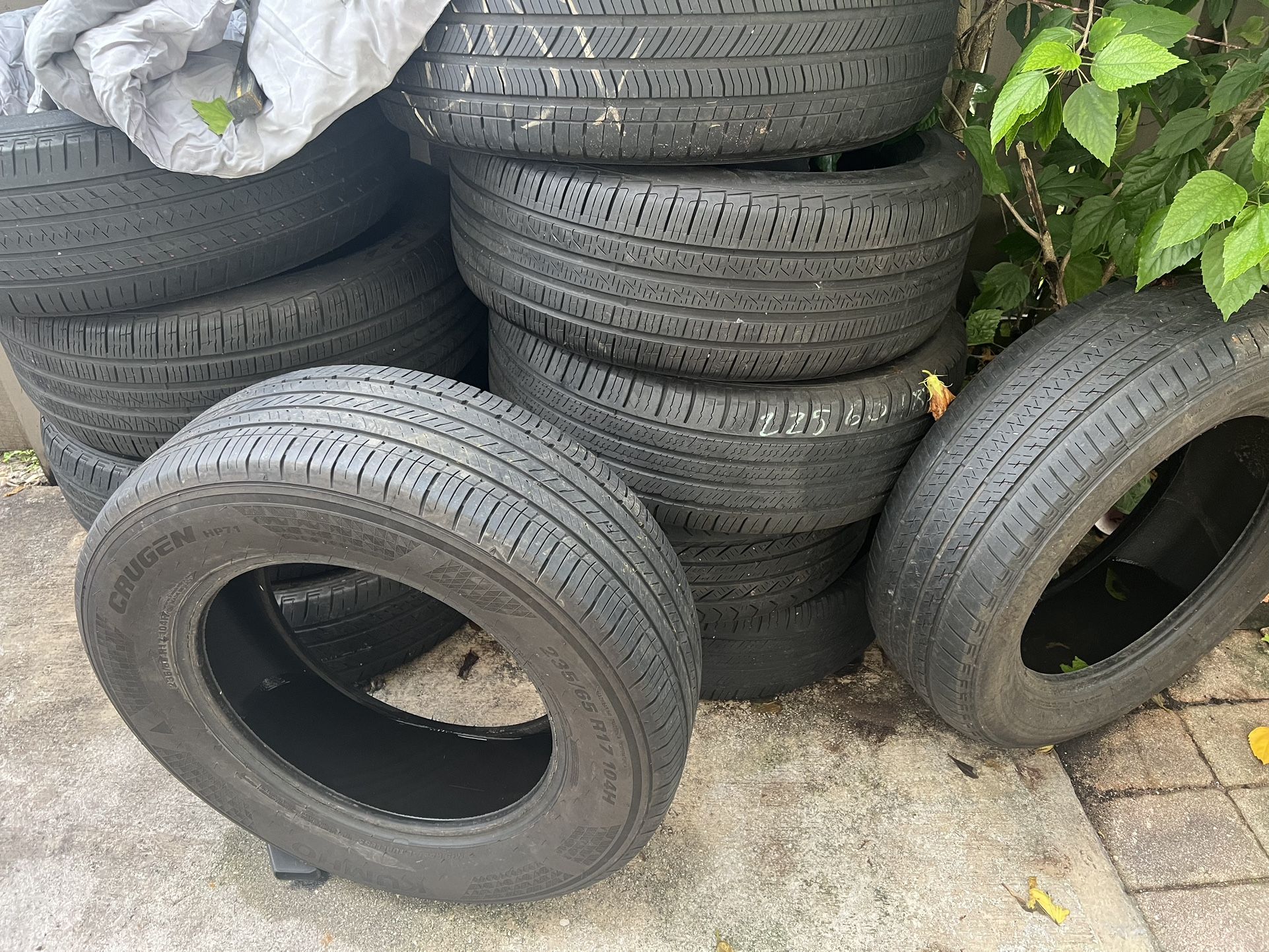 Used Good 11 Tires 17 And 18