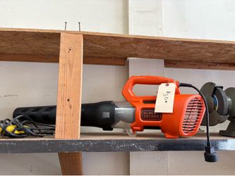 Black + Decker electric leaf blower