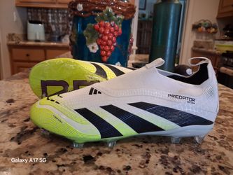 Soccer cleats us size 4youth
