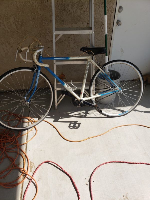 Schwinn road bike no gears for Sale in Bloomington, CA OfferUp