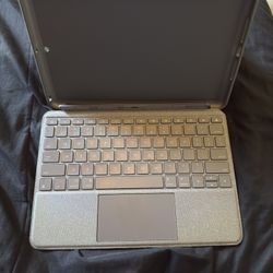 Logitech iPad Keyboard Case  7 / 8 Generation 