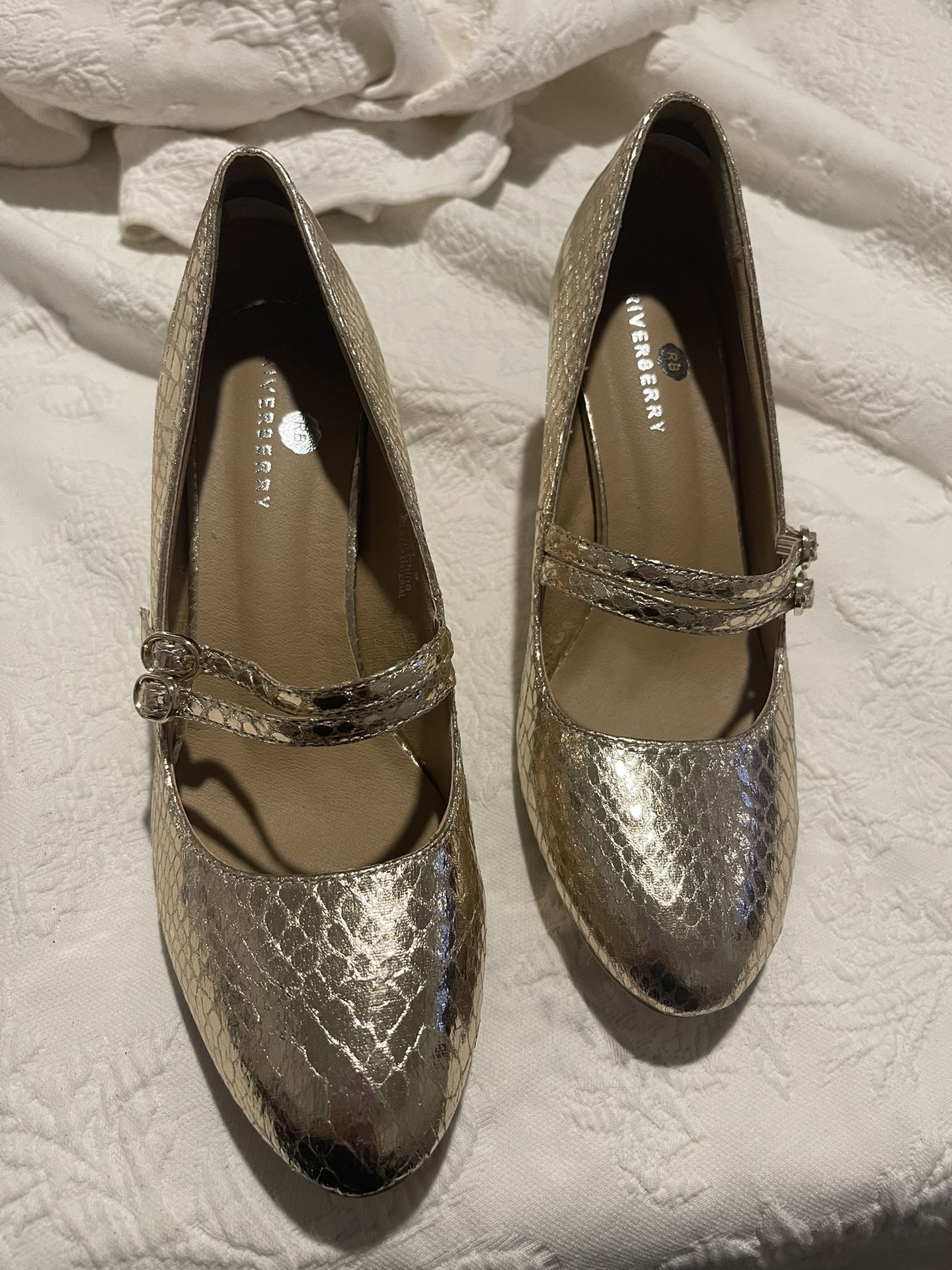 NWOT Size 9 Gold Pumps 3” Heels. No Box