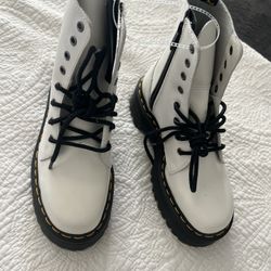 DOC MARTENS