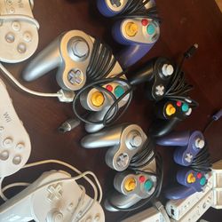 Huge Lot Nintendo Controllers