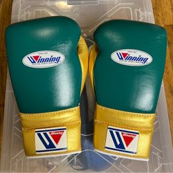 Custom Winning Lace-Up Boxing Gloves 14 oz Green/Gold