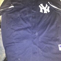 N. Y. Yankees Baseball Jersey Men’s Size X-LARGE 