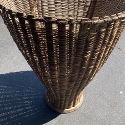 Large wicker foyer basket