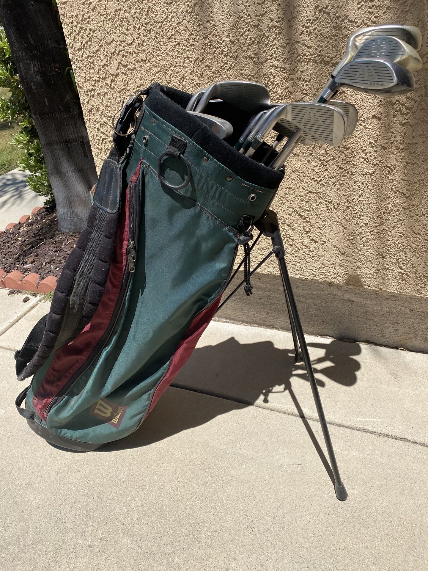 Ladies Wilson Golf Bag With Stand With Pinseeker Graphite Irons 4,5,6,7,8,9,PW, SW & 3,5,7 Graphite Metal Woods & Putter 