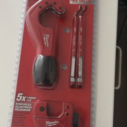 Milwaukee Plumbers Cut & REM Set