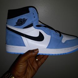 Air JORDAN UNC mid 1 Size On Box 
