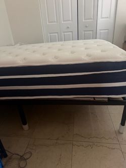 Cama y colchón full XL